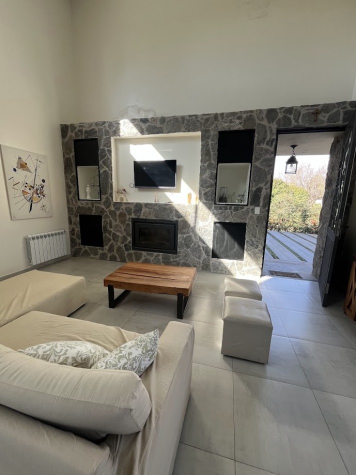 Casa moderna con salida a cancha de golf