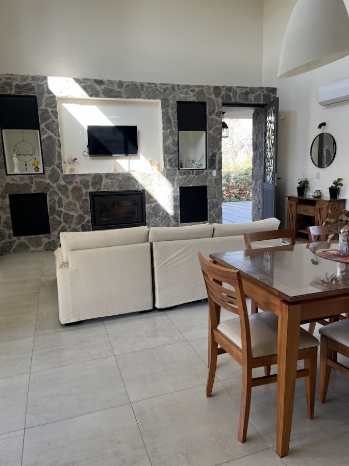 Casa moderna con salida a cancha de golf