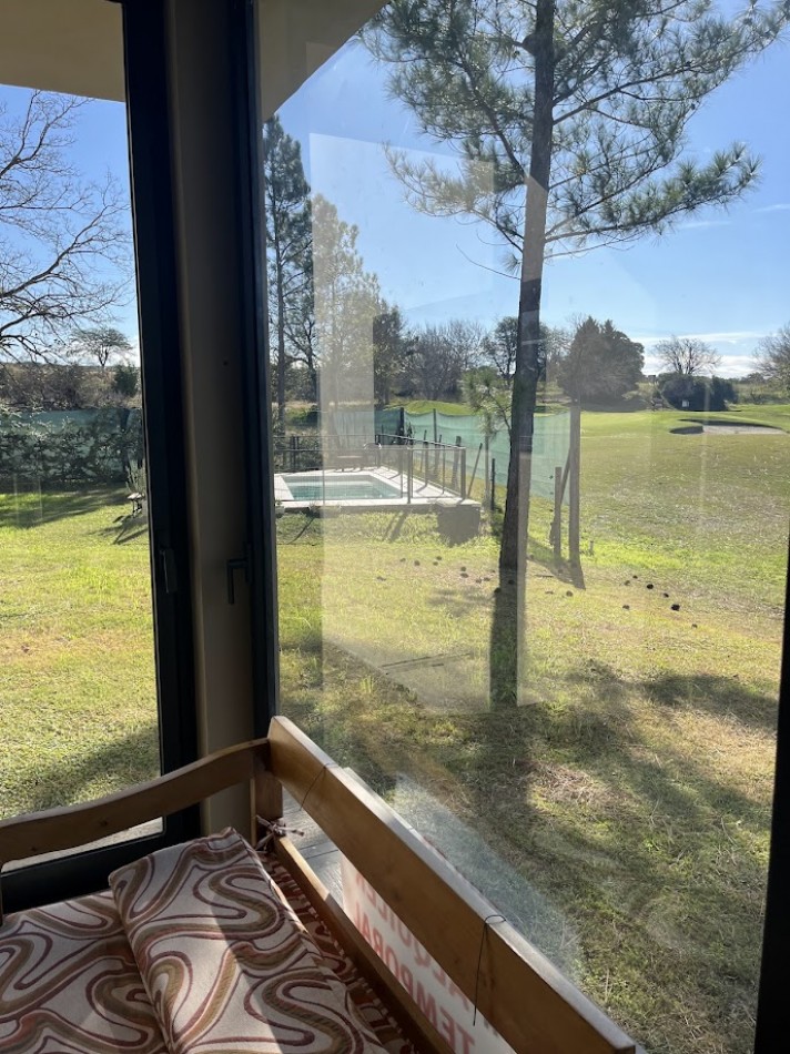 Casa moderna con salida a cancha de golf