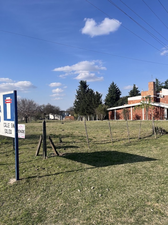 Hermosa esquina cerca del Rio Los Molinos