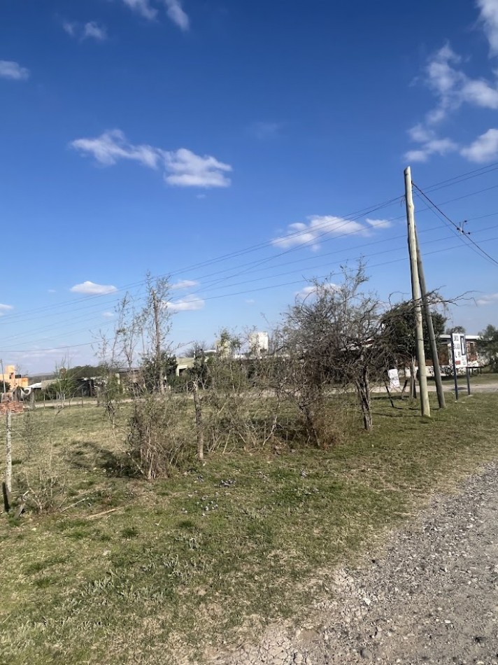 Hermosa esquina cerca del Rio Los Molinos