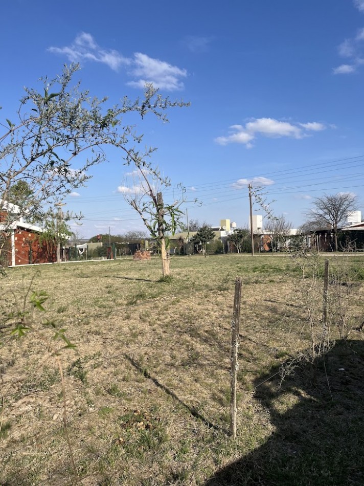 Hermosa esquina cerca del Rio Los Molinos