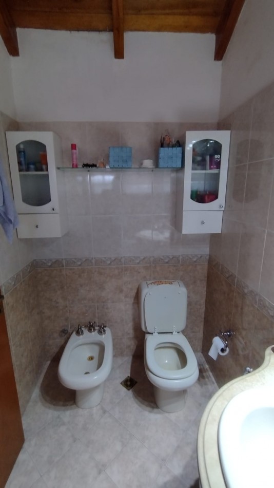 Residencia de categoria en Barrio El Golf con gran terreno y pileta