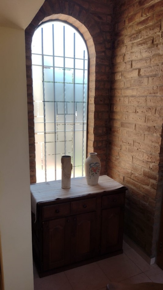 Residencia de categoria en Barrio El Golf con gran terreno y pileta