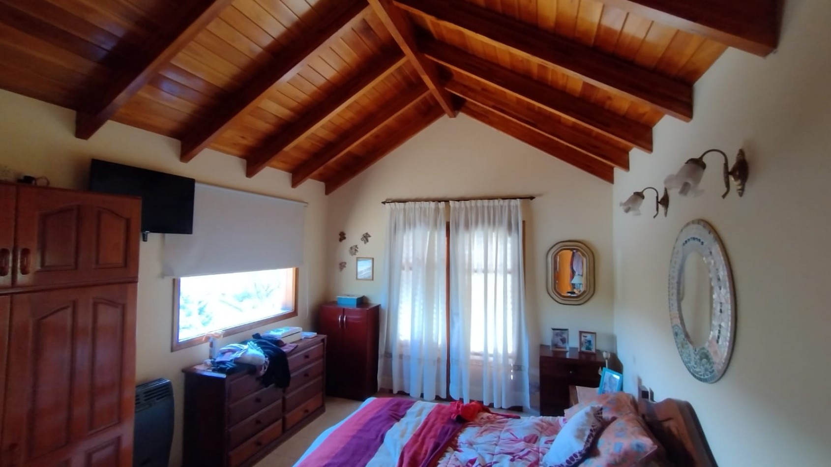 Residencia de categoria en Barrio El Golf con gran terreno y pileta