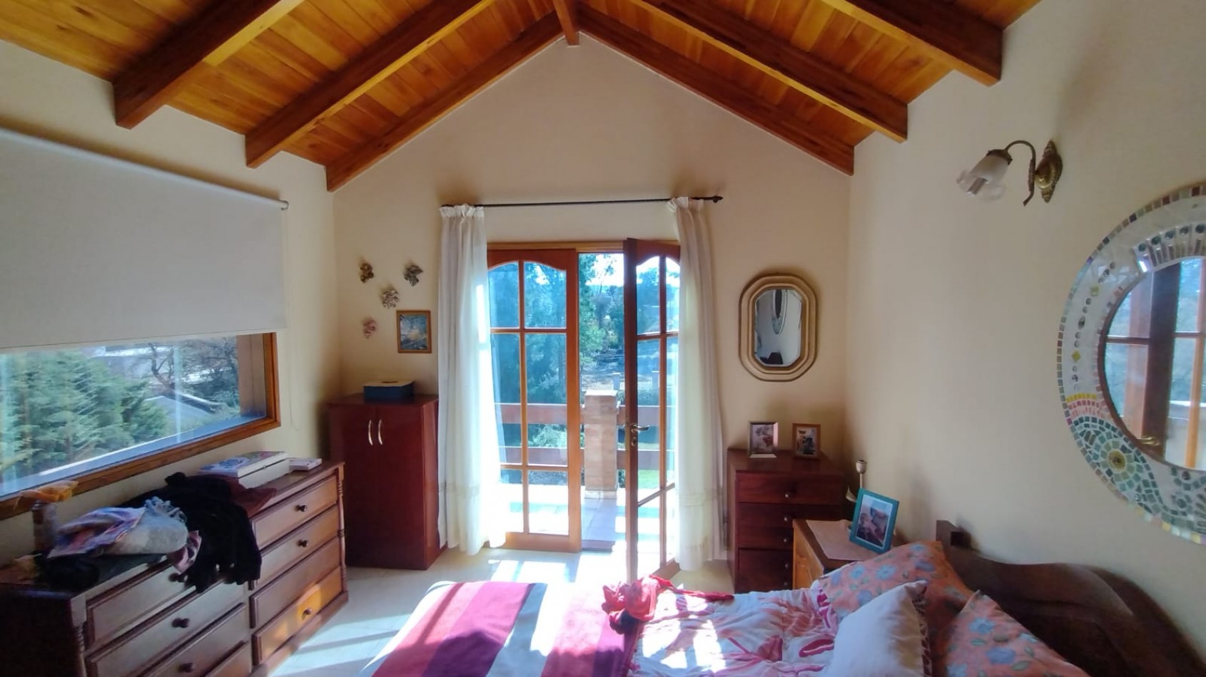 Residencia de categoria en Barrio El Golf con gran terreno y pileta