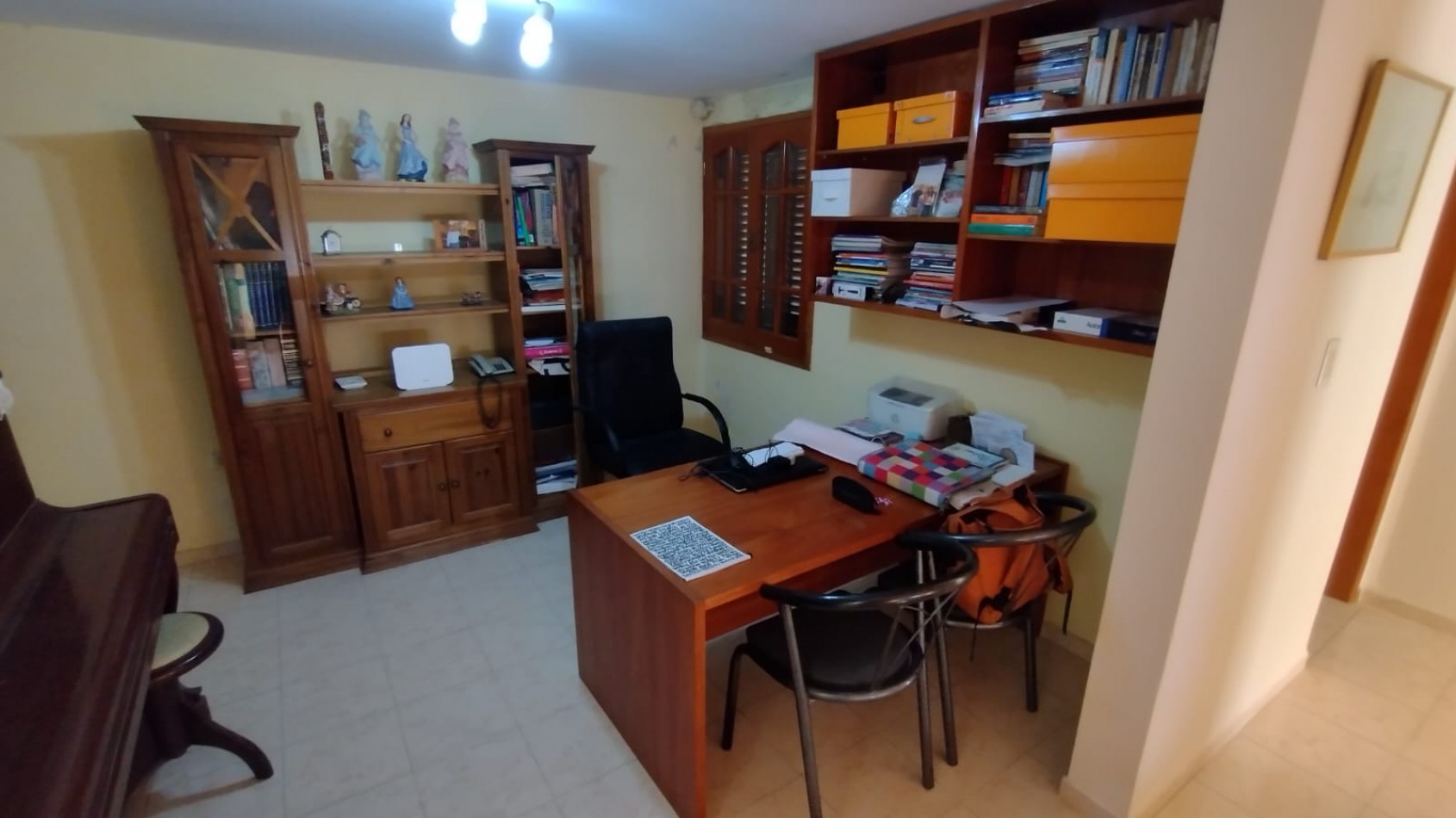 Residencia de categoria en Barrio El Golf con gran terreno y pileta