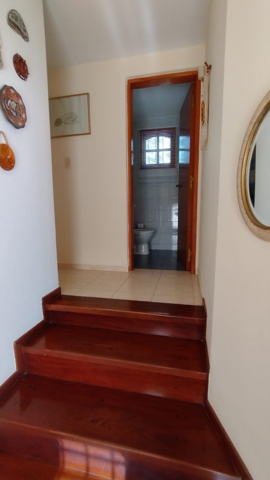 Residencia de categoria en Barrio El Golf con gran terreno y pileta