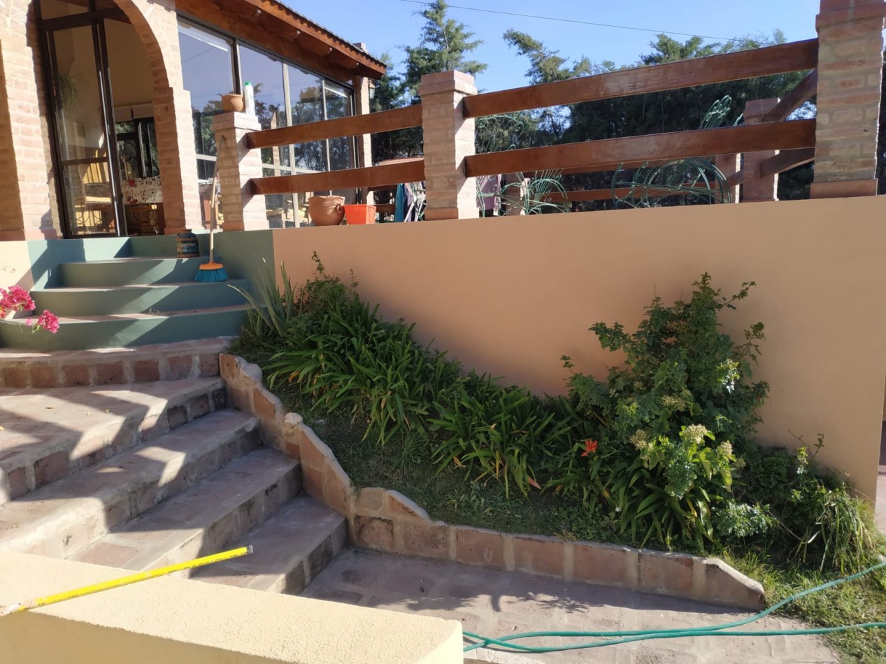 Residencia de categoria en Barrio El Golf con gran terreno y pileta