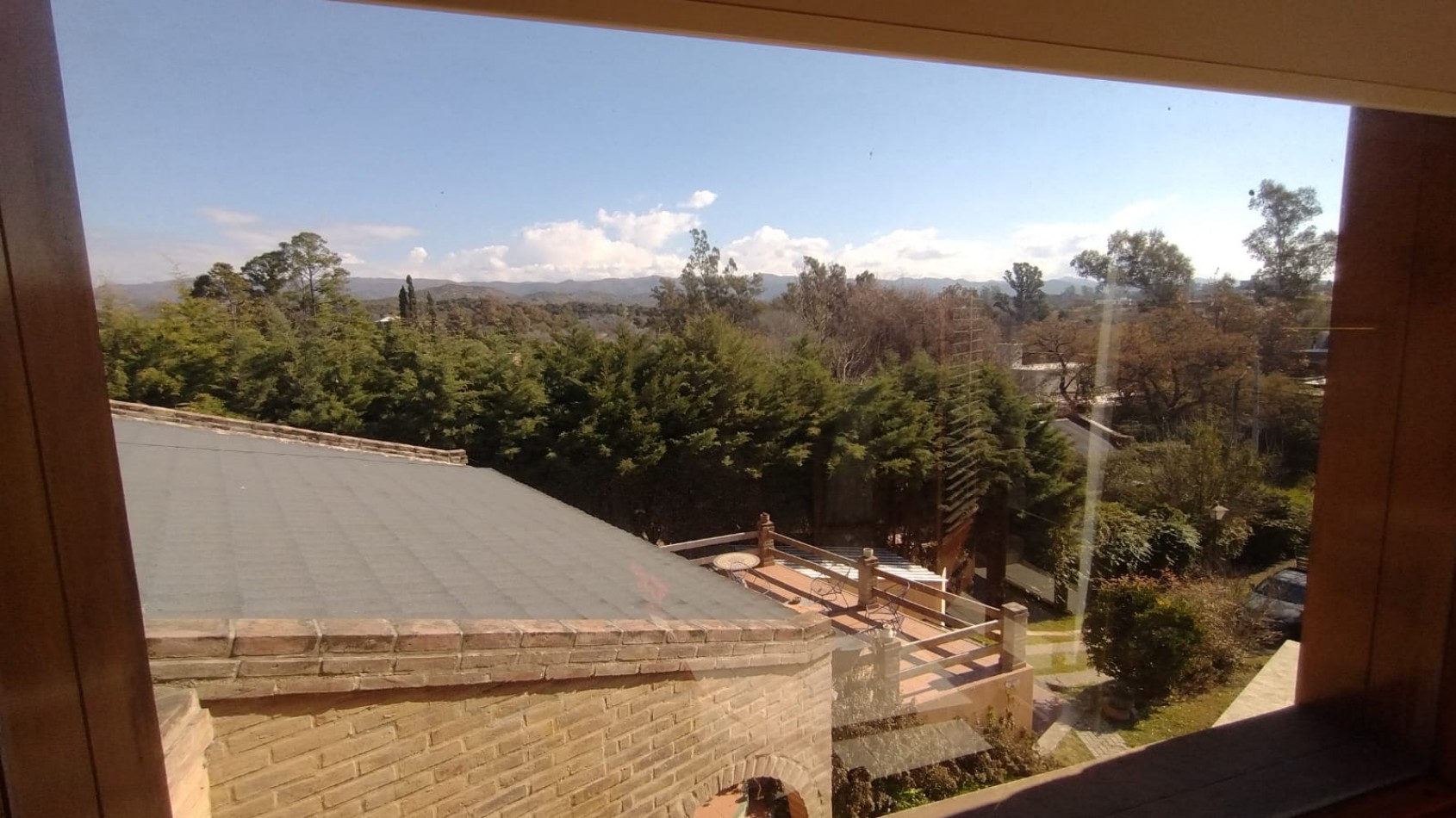 Residencia de categoria en Barrio El Golf con gran terreno y pileta