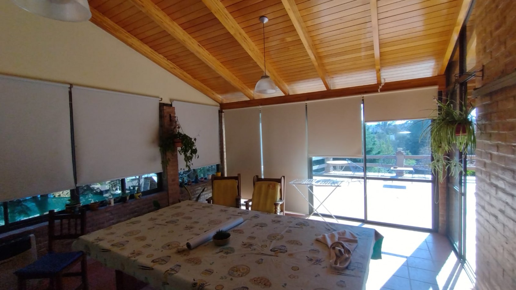 Residencia de categoria en Barrio El Golf con gran terreno y pileta