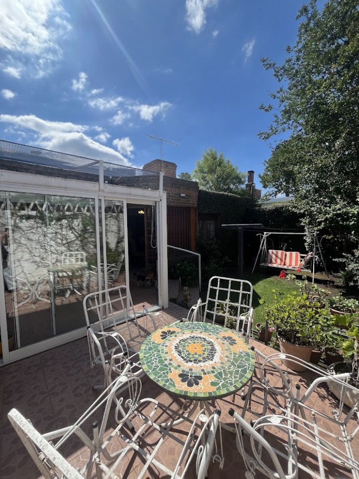 Alta Gracia. Encantadora casa en Barrio Carlos Pellegrini, sobre boulevard de categoria