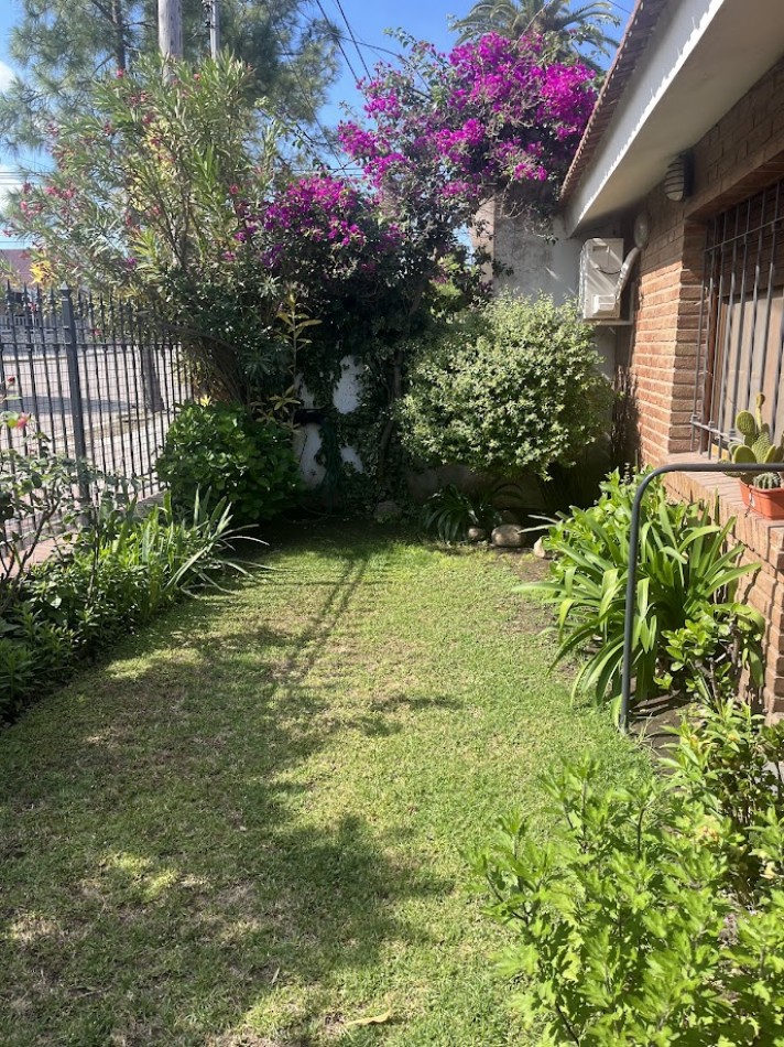 Alta Gracia. Encantadora casa en Barrio Carlos Pellegrini, sobre boulevard de categoria