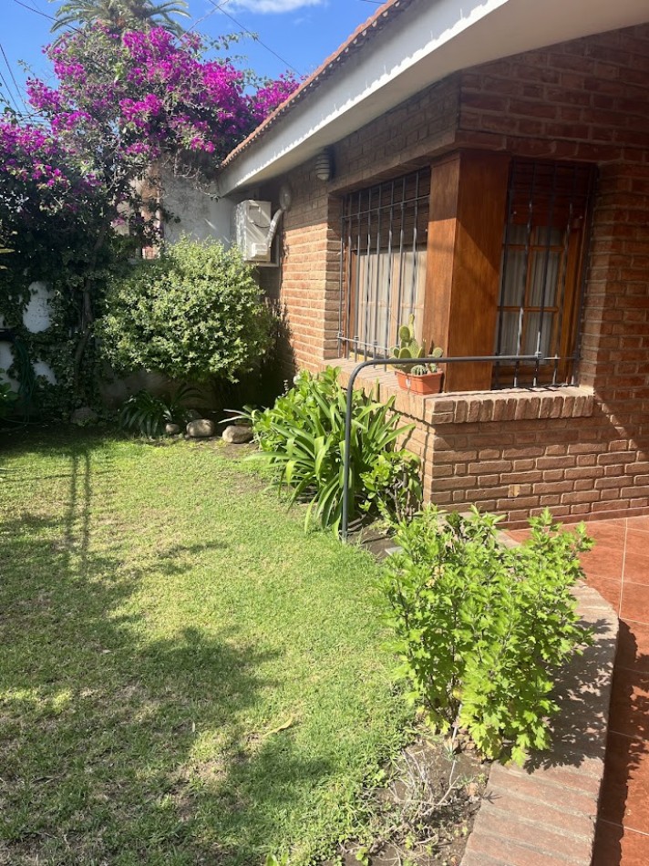 Alta Gracia. Encantadora casa en Barrio Carlos Pellegrini, sobre boulevard de categoria
