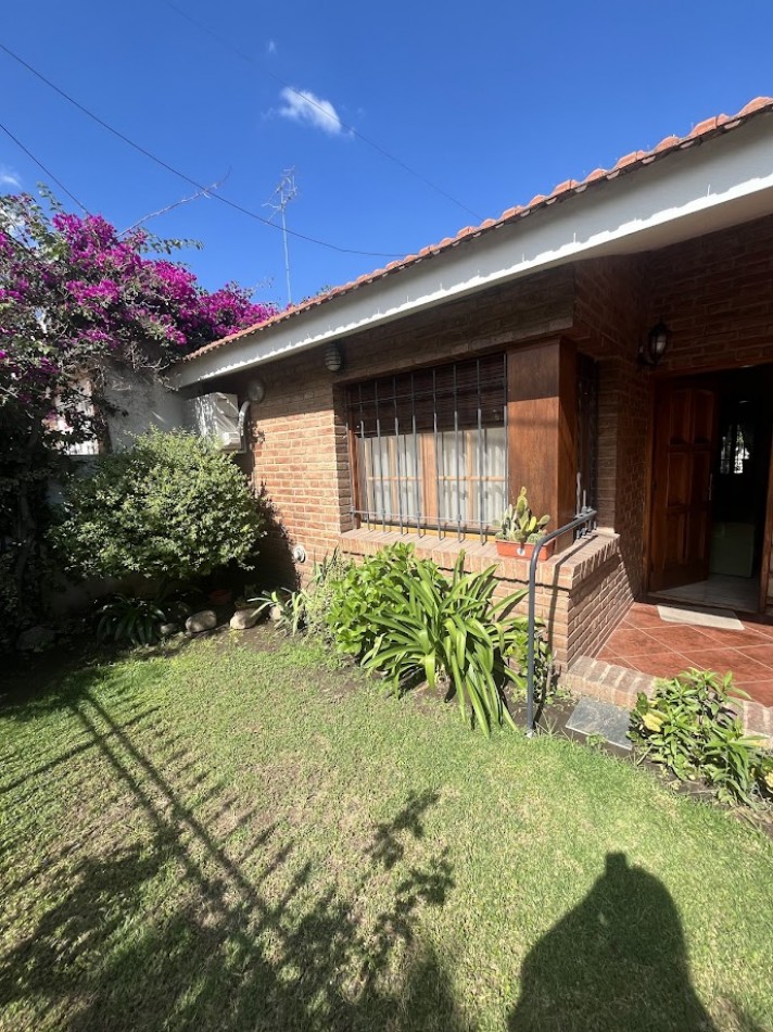 Alta Gracia. Encantadora casa en Barrio Carlos Pellegrini, sobre boulevard de categoria