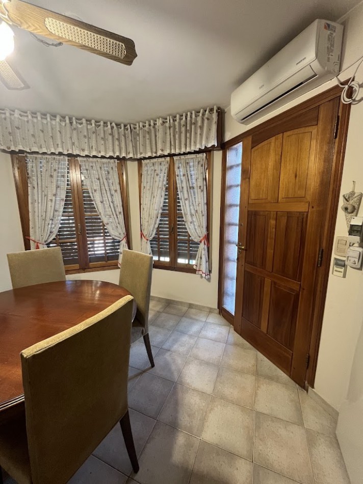 Alta Gracia. Encantadora casa en Barrio Carlos Pellegrini, sobre boulevard de categoria