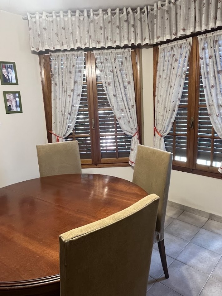 Alta Gracia. Encantadora casa en Barrio Carlos Pellegrini, sobre boulevard de categoria