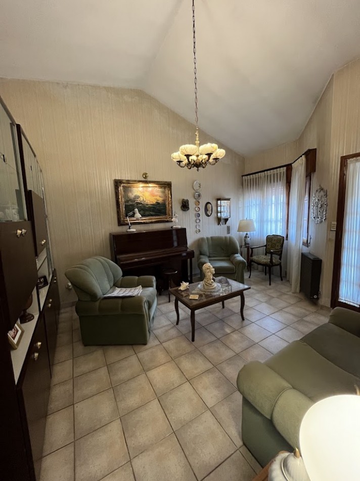 Alta Gracia. Encantadora casa en Barrio Carlos Pellegrini, sobre boulevard de categoria