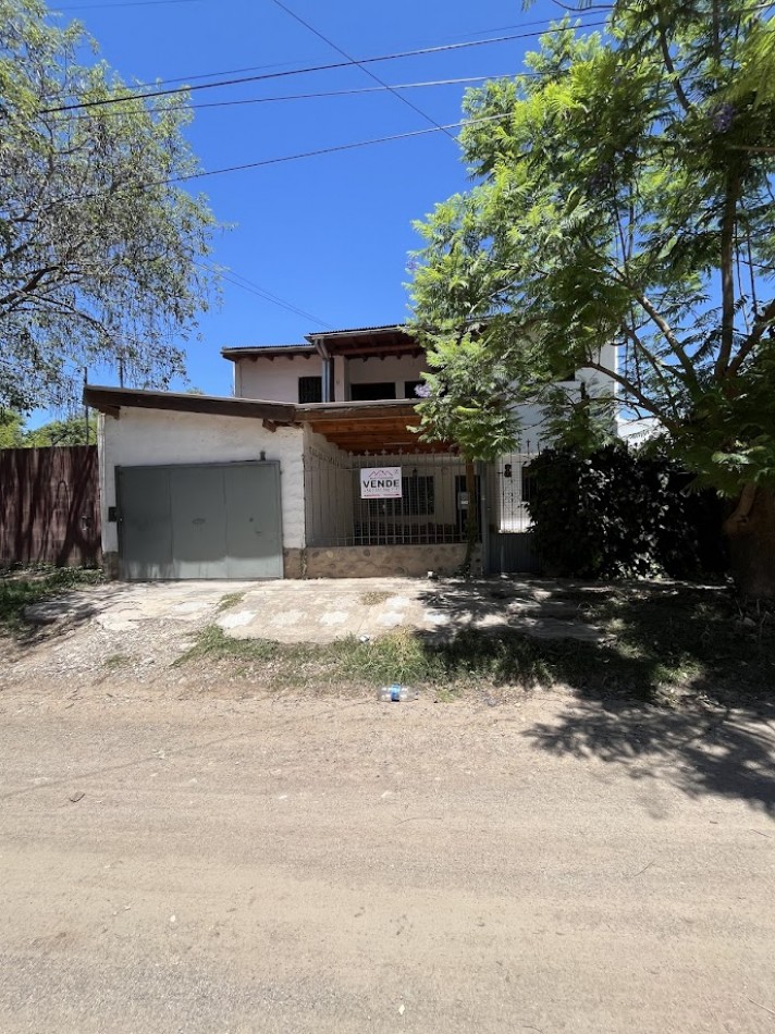 Casa Familiar con Quincho, Pileta y Amplios Espacios