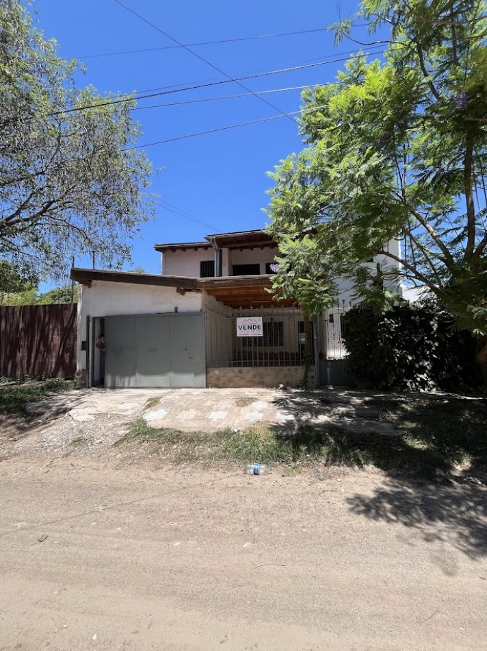 Casa Familiar con Quincho, Pileta y Amplios Espacios