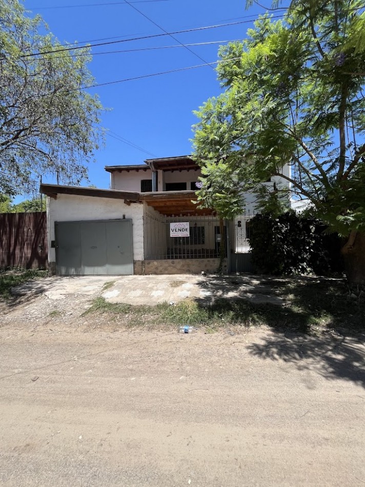 Casa Familiar con Quincho, Pileta y Amplios Espacios