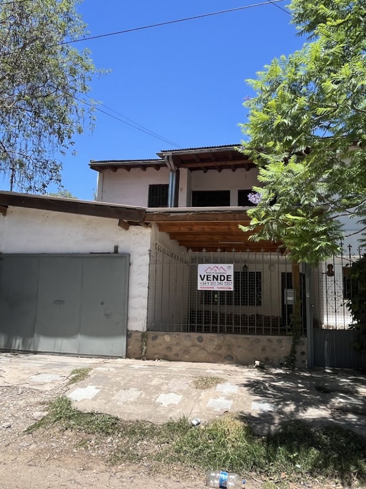 Casa Familiar con Quincho, Pileta y Amplios Espacios