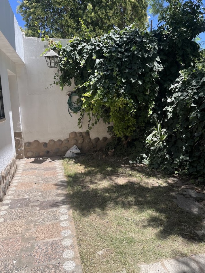 Casa Familiar con Quincho, Pileta y Amplios Espacios