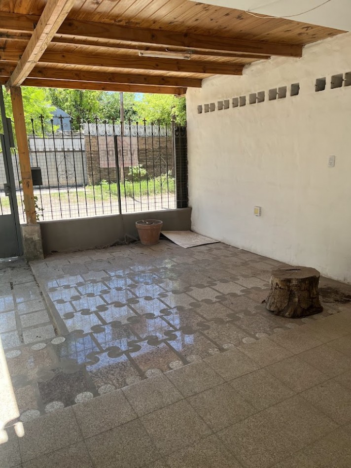 Casa Familiar con Quincho, Pileta y Amplios Espacios