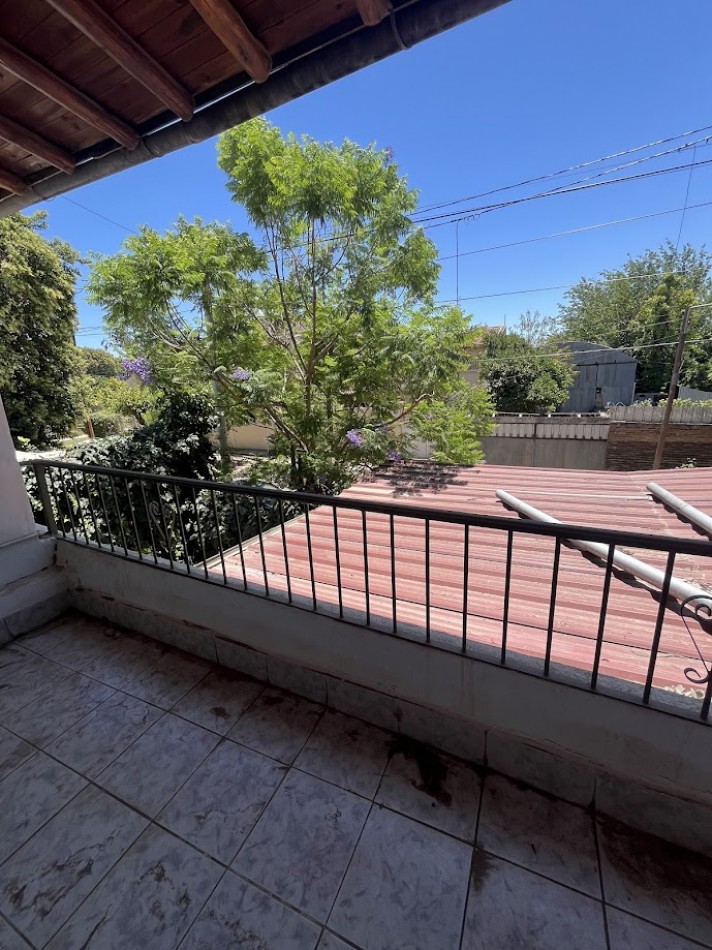 Casa Familiar con Quincho, Pileta y Amplios Espacios