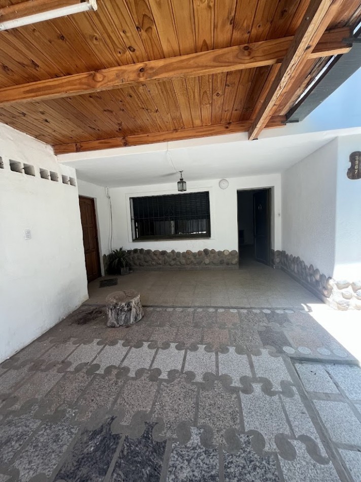 Casa Familiar con Quincho, Pileta y Amplios Espacios