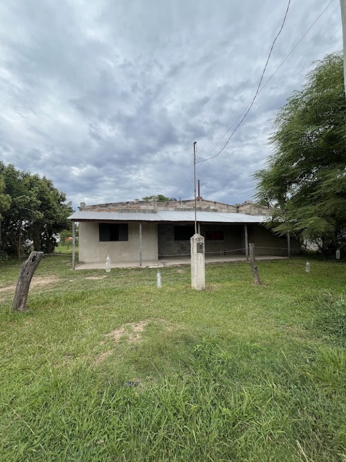 Casa a terminar en Villa San Isidro - Gran terreno