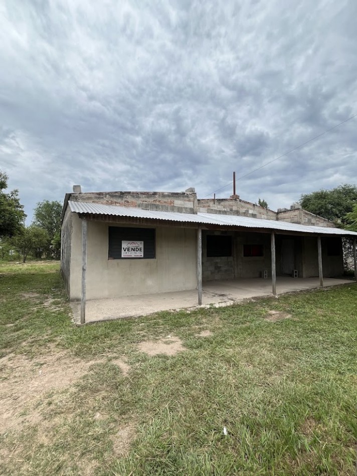 Casa a terminar en Villa San Isidro - Gran terreno