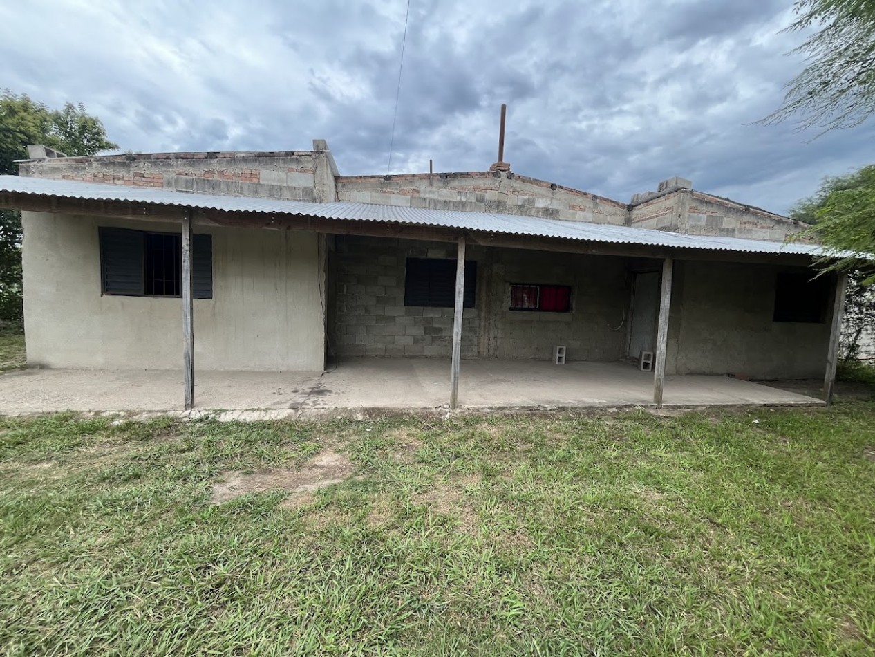 Casa a terminar en Villa San Isidro - Gran terreno
