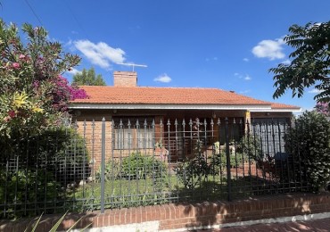Alta Gracia. Encantadora casa en Barrio Carlos Pellegrini, sobre boulevard de categoria